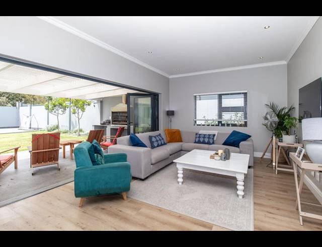 4 BEDROOM PROPERTY TO RENT IN CONSTANTIA
